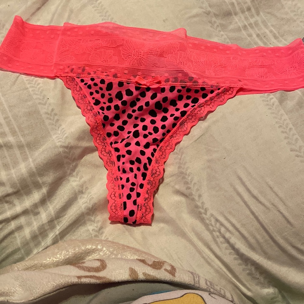 I’m selling No Boundaries panties size L/G color pink and black